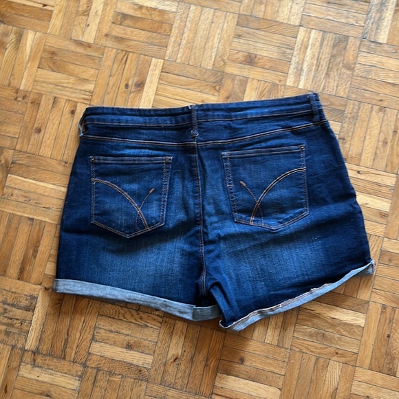Reitmans Jean Shorts - Picture 6 of 6